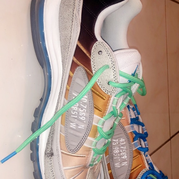 Men limit edition Nike shoes - Picture 3 of 3